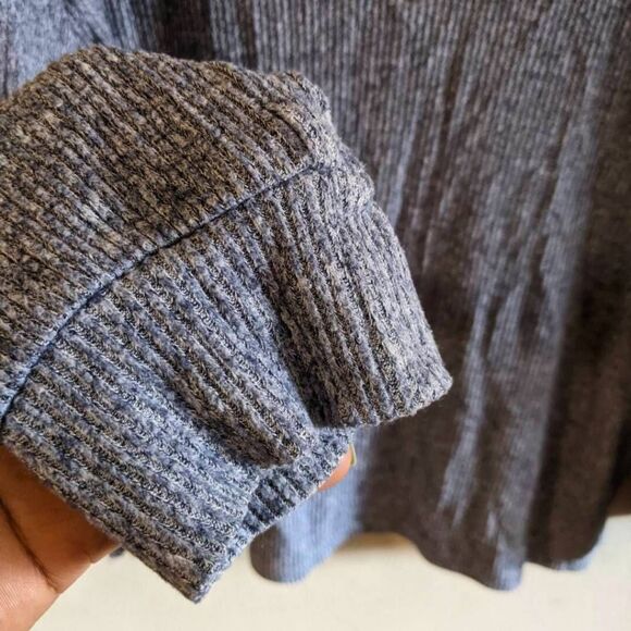 Forever 21 Ribbed Knit Sweater Women's Size Medium Gray V-Neck Slouchy Pullover - Picture 7 of 8